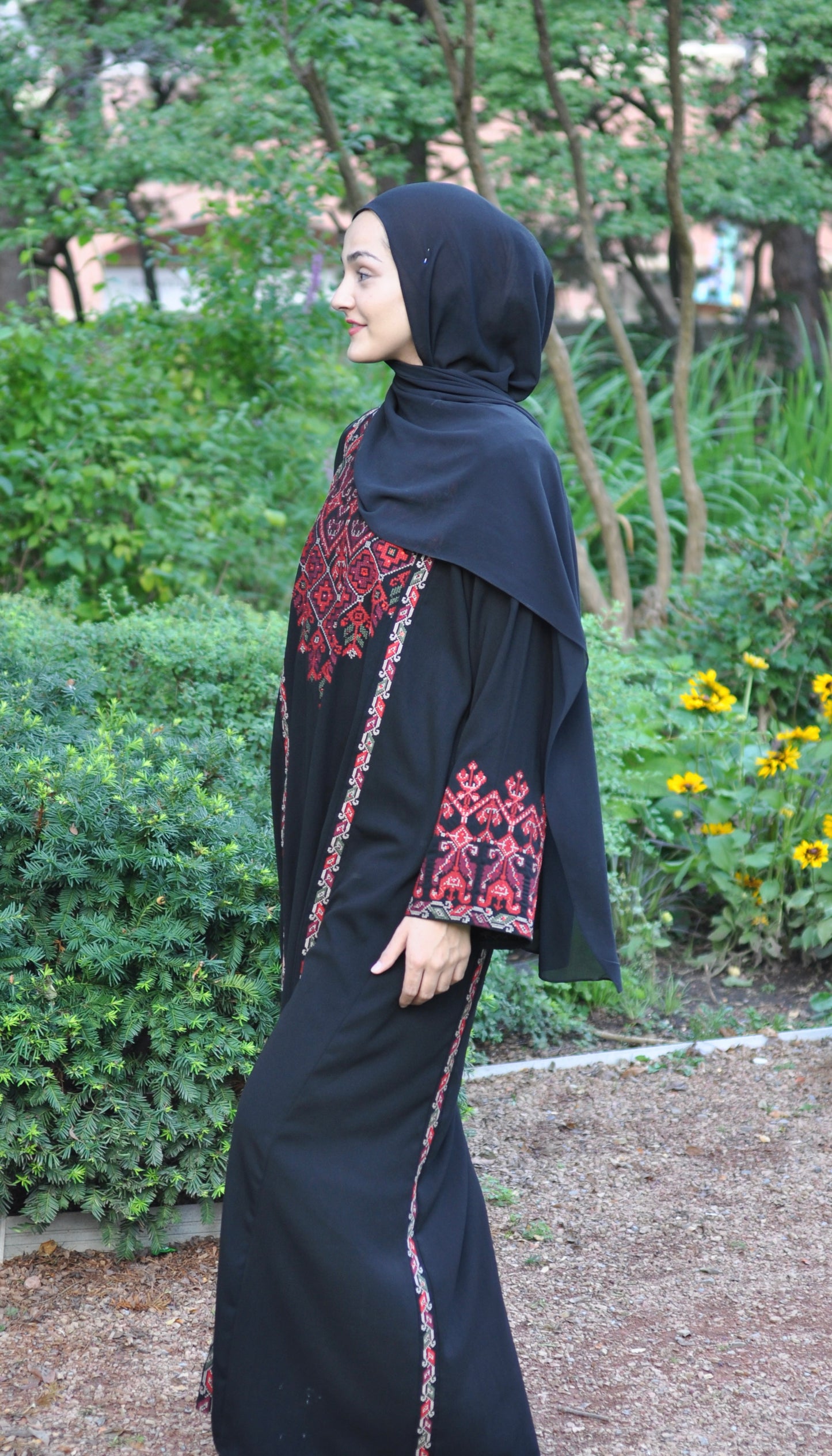 Velvet Black/Red Manajel