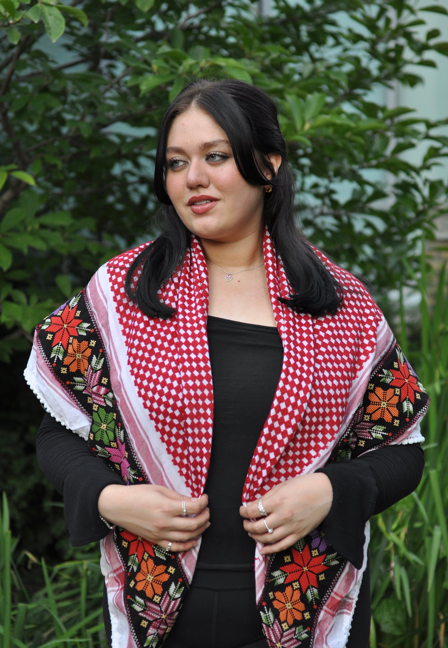 Tatreez Palestinian Red Keffiyeh – Embroidered Flowers
