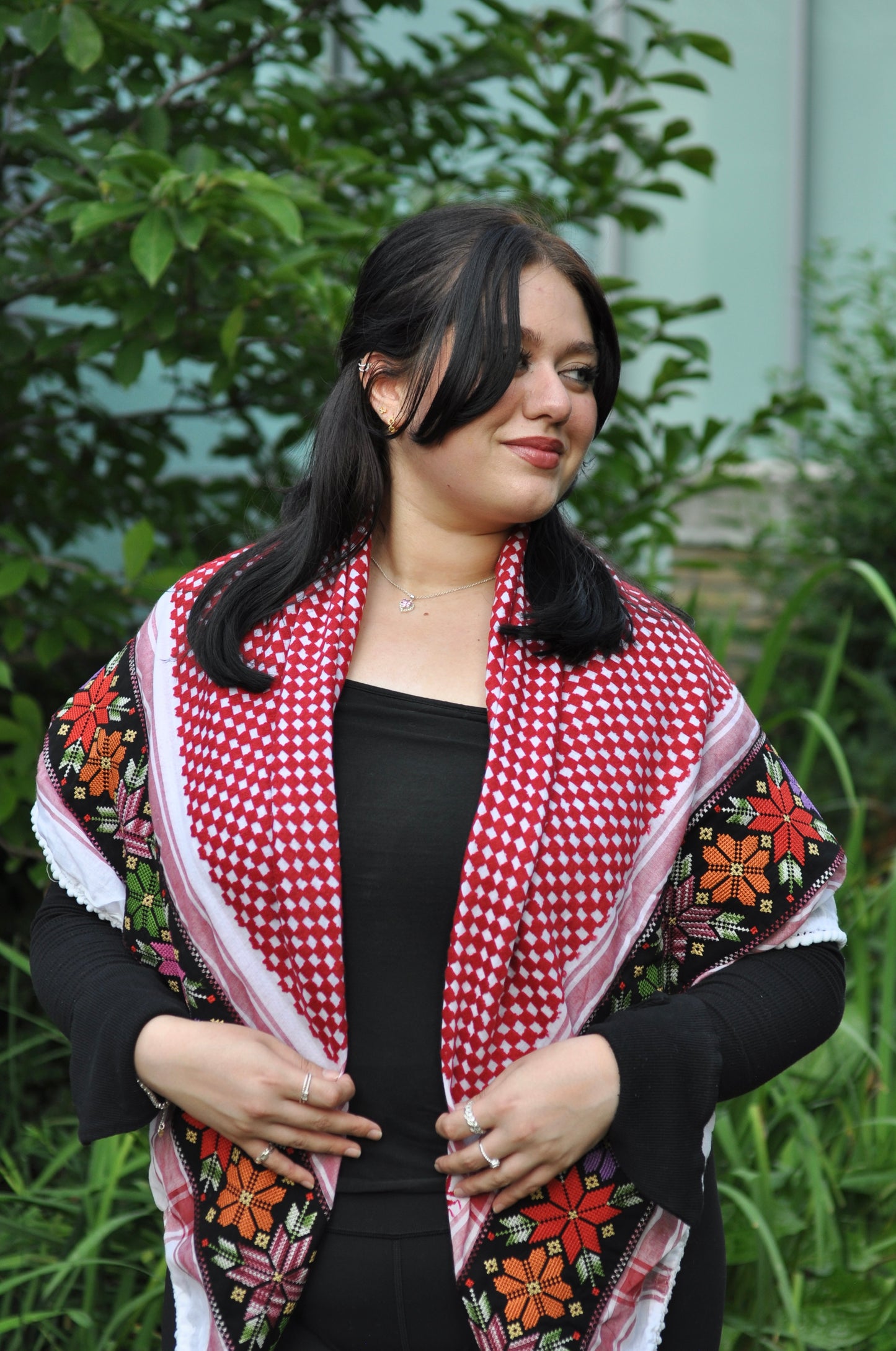 Tatreez Palestinian Red Keffiyeh – Embroidered Flowers